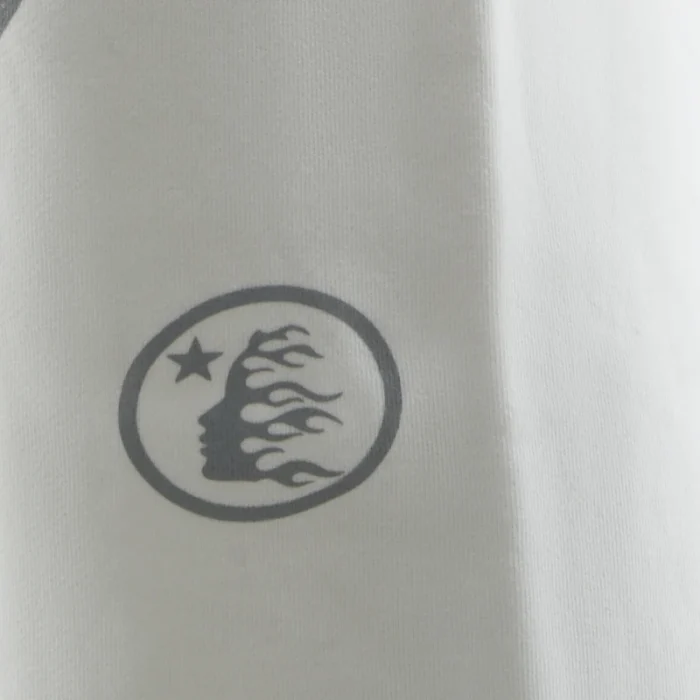 Hellstar Wing 3/4 Shorts White Closeup